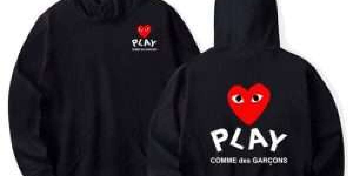 Comme des Garçons Blends Art and Fashion in Its Fresh New Collection