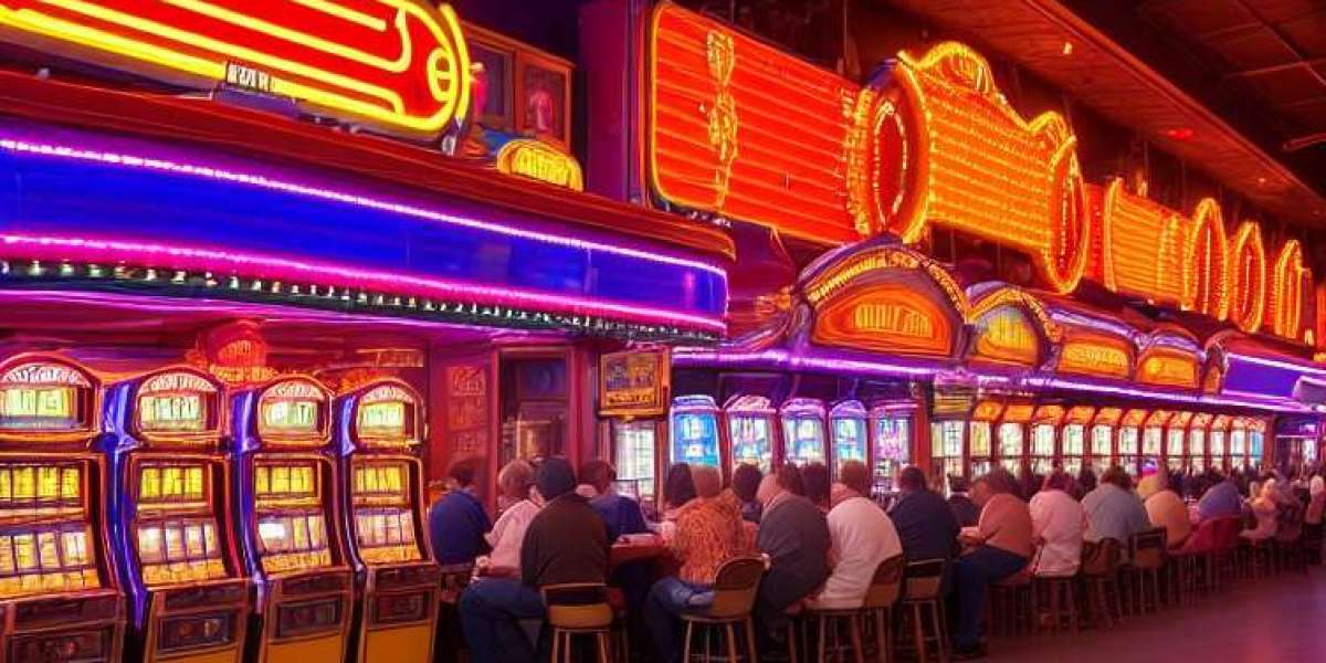 Casinospiele am Tisch bei Platin Casino im Blickpunkt
