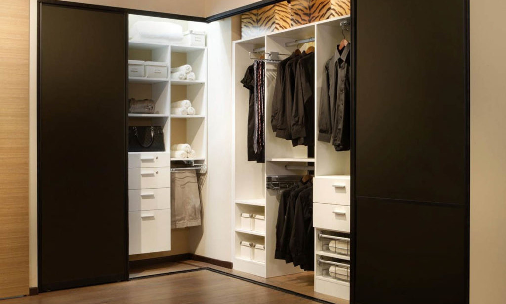 How Customised Wardrobes in Singapore Transform Small Spaces Efficiently