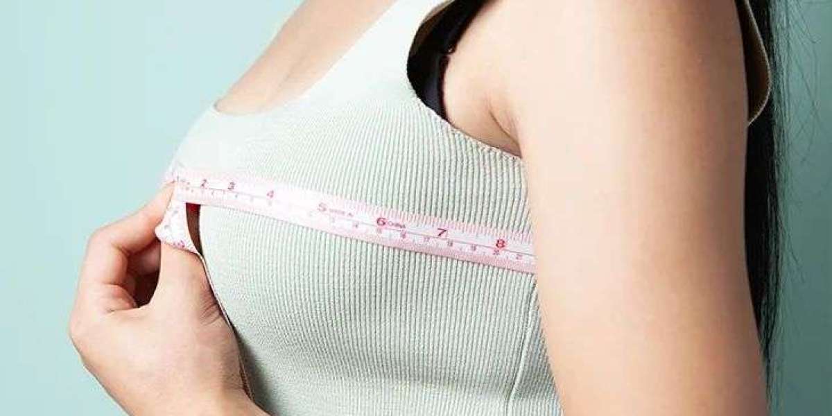Best Plastic Surgeon in Dubai – Breast Reduction Surgery with Dr. Hans