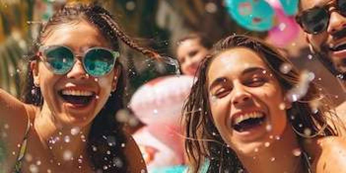 Las Vegas Pool Parties: Encore Hotel & Luxor Guide